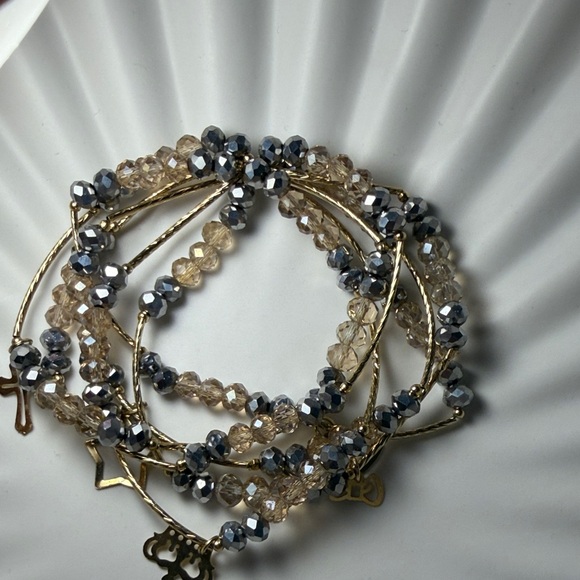 Jewelry - Chic Gold and Silver Beaded Bracelet
